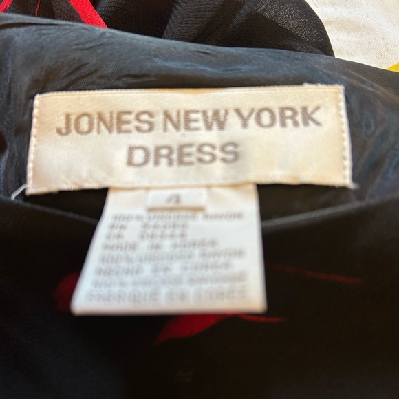 Red and Black lined dress - Picture 4 of 4